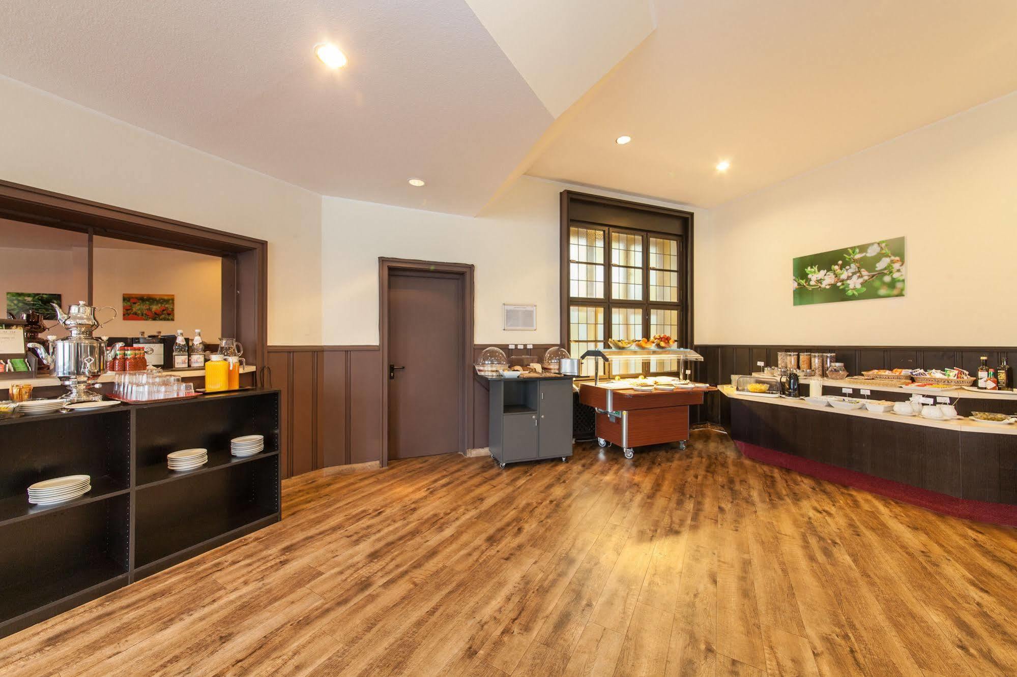 Hotel Maxim Duesseldorf City Ngoại thất bức ảnh